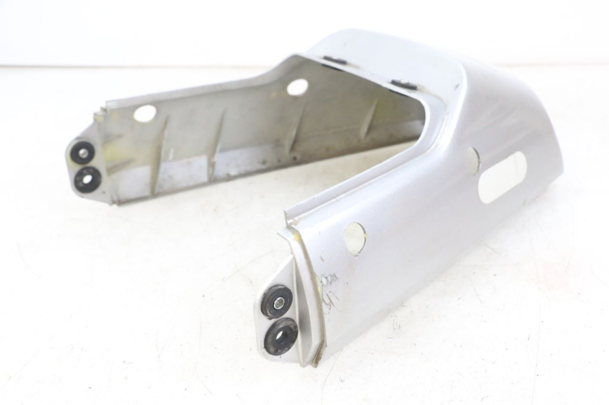 photo de Carenado trasero HYOSUNG GF 125 (2001 - 2005) - Detalles de los puntos de fijación