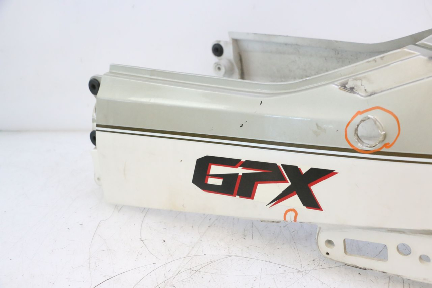 photo de CARENADO TRASERO KAWASAKI GPX F ZX750F 750 (1986 - 1990) - Características distintivas
