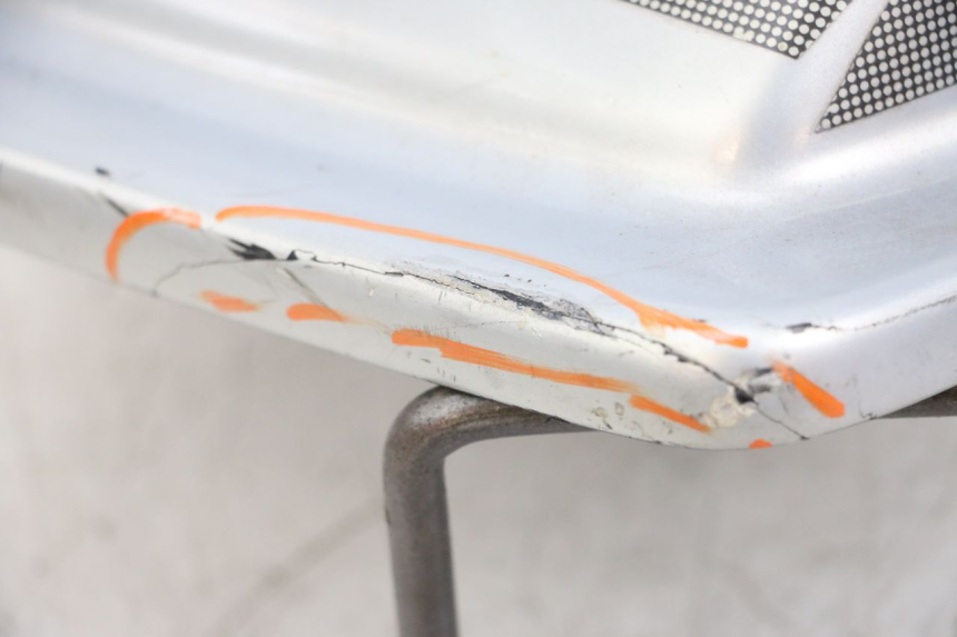 photo de CARENADO TRASERO SUZUKI GSX E 250 (1982 - 1983) - Detalle de la pieza