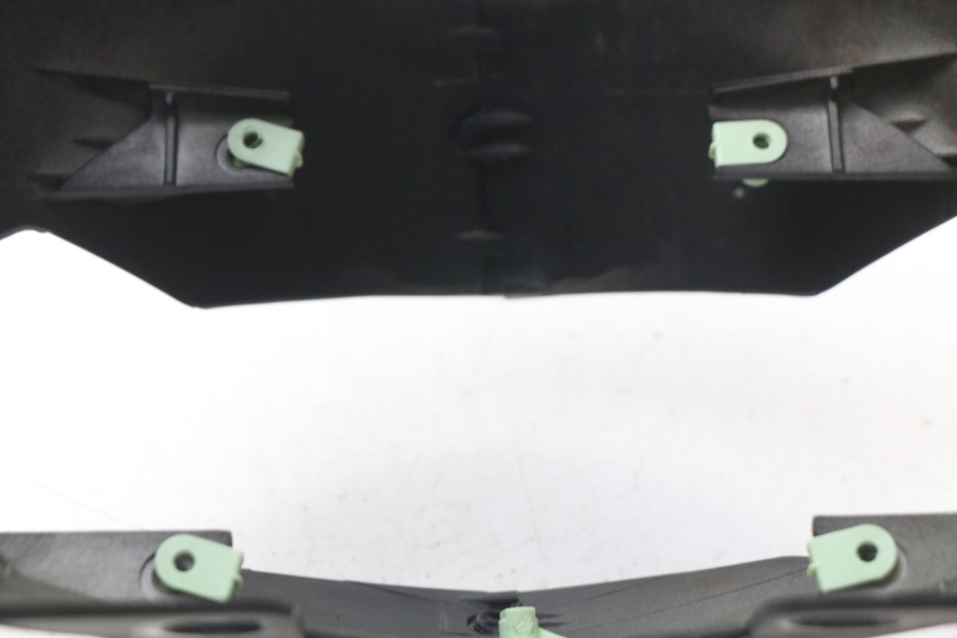 photo de CARENADO TRASERO PEUGEOT KISBEE 2T 50 (2010 - 2017) - Detalle de la pieza