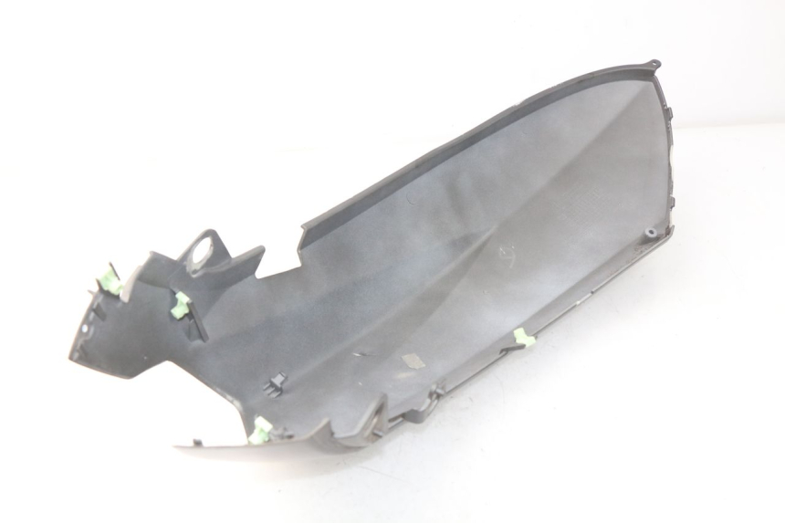 photo de CARENADO TRASERO PEUGEOT KISBEE 2T 50 (2010 - 2017) - Enfoque en la estructura