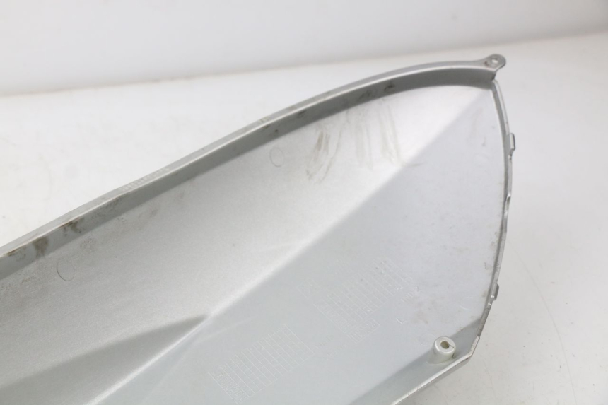 photo de CARENADO TRASERO PEUGEOT KISBEE 2T 50 (2010 - 2017) - Zoom sobre los componentes