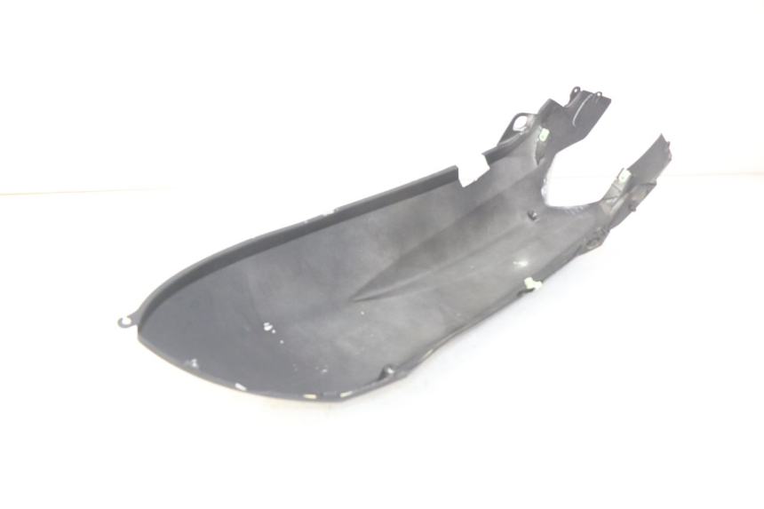 photo de CARENADO TRASERO PEUGEOT KISBEE 2T 50 (2018 - 2022) - Primer plano técnico