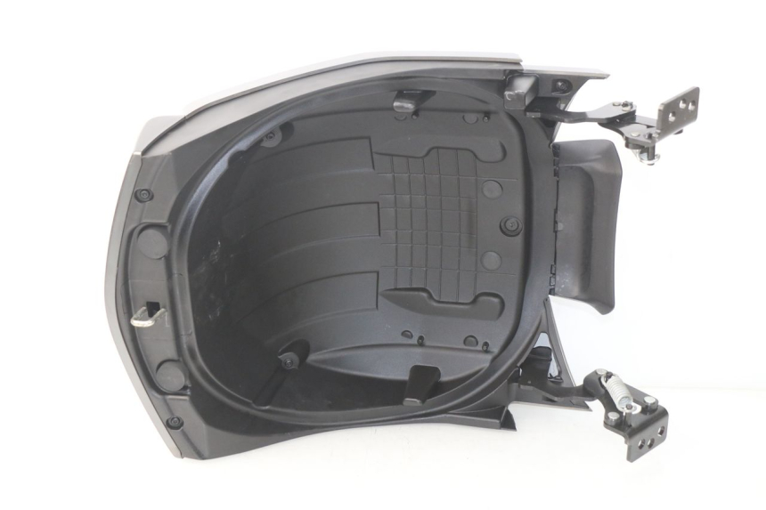 photo de CARENADO TRASERO PEUGEOT METROPOLIS 400 (2017 - 2020) - Detalle de la pieza