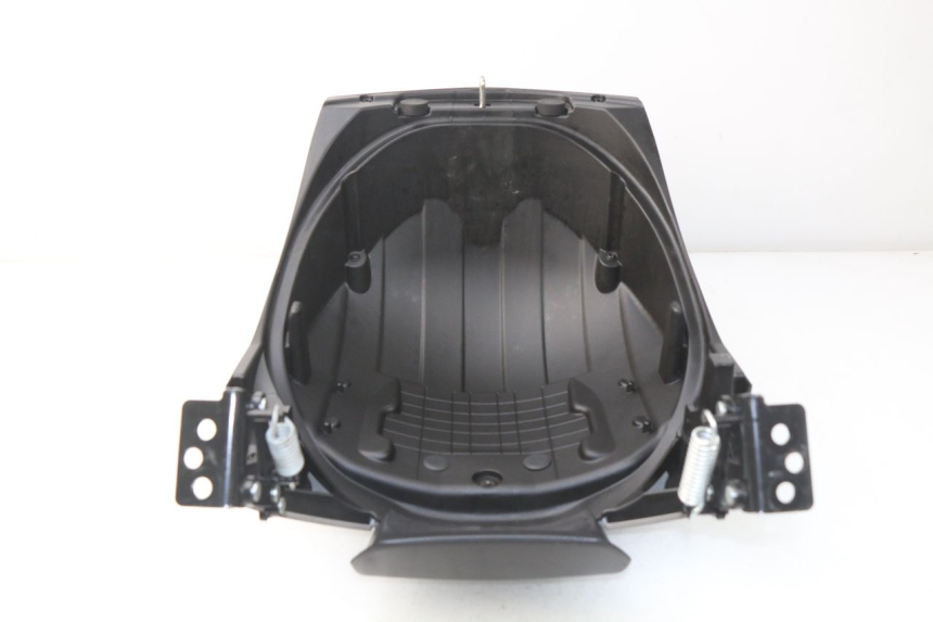 photo de CARENADO TRASERO PEUGEOT METROPOLIS 400 (2017 - 2020) - Zoom estado de uso