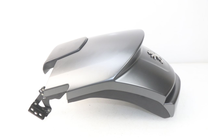 photo de CARENADO TRASERO PEUGEOT METROPOLIS 400 (2017 - 2020) - Primer plano técnico