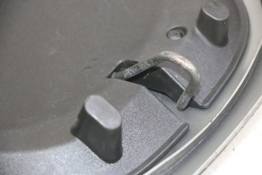 photo de CARENADO TRASERO PIAGGIO MP3 LT 400 (2007 - 2012) - Zoom estado de uso