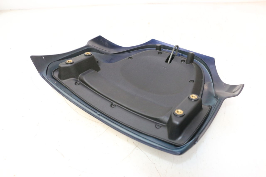 photo de CARENADO TRASERO PIAGGIO MP3 LT 400 (2007 - 2012) - Primer plano técnico