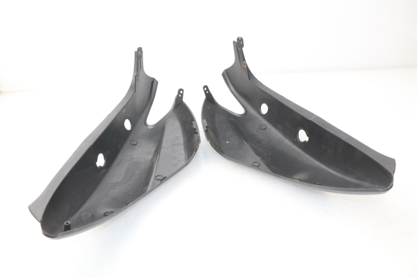 photo de CARENADO TRASERO YAMAHA NEOS NEO'S 4T 50 (2008 - 2016) - Detalles de los puntos de fijación