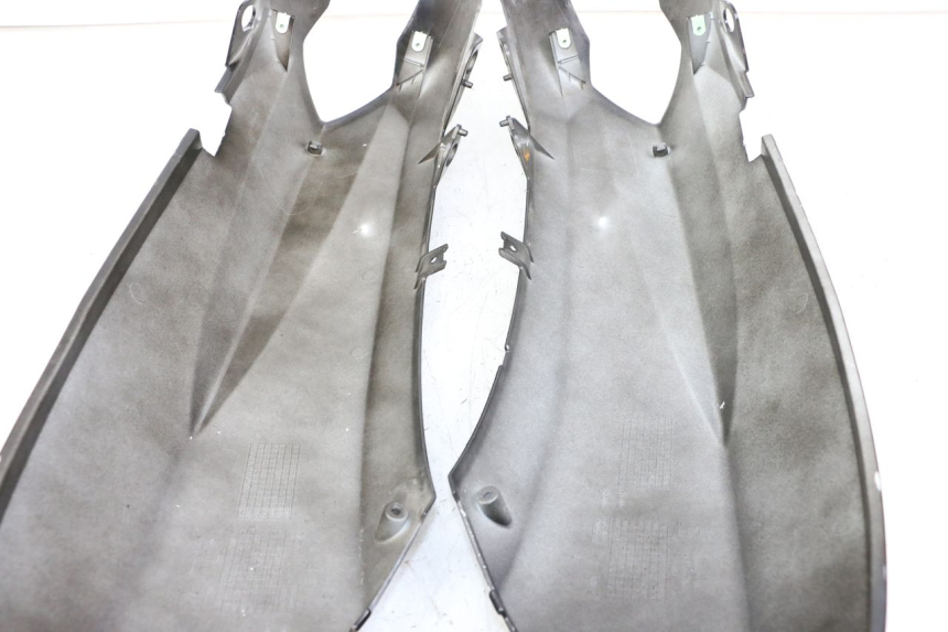 photo de CARENADO TRASERO PEUGEOT KISBEE 4T 50 (2018 - 2022) - Zoom sobre los componentes