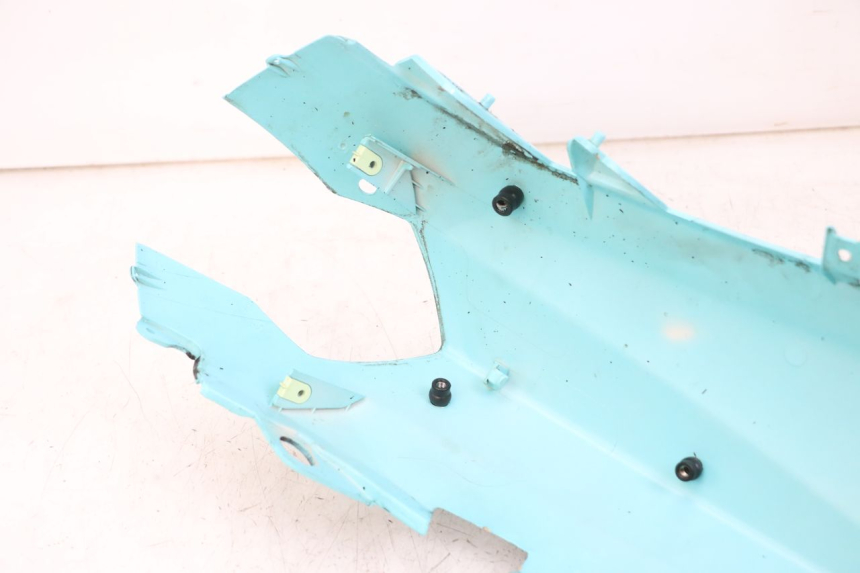 photo de CARENADO TRASERO PEUGEOT STREETZONE 4T 50 (2018 - 2023) - Detalles de los puntos de fijación