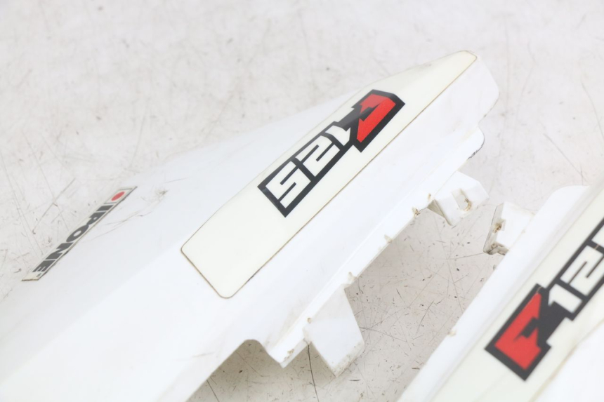 photo de CARENADO TRASERO YCF R-START 125 - Características distintivas