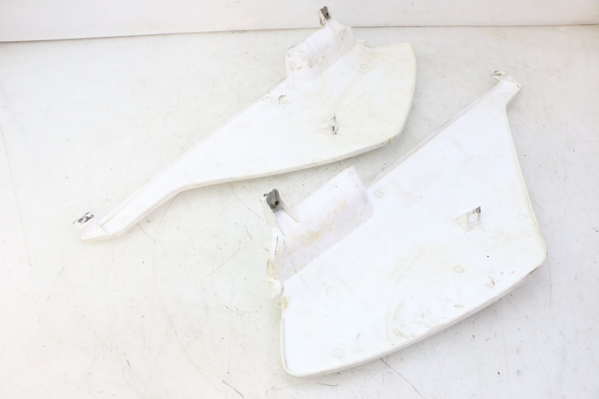 photo de CARENADO TRASERO DERBI SENDA SM DRD 50 (2008 - 2013) - Primer plano técnico