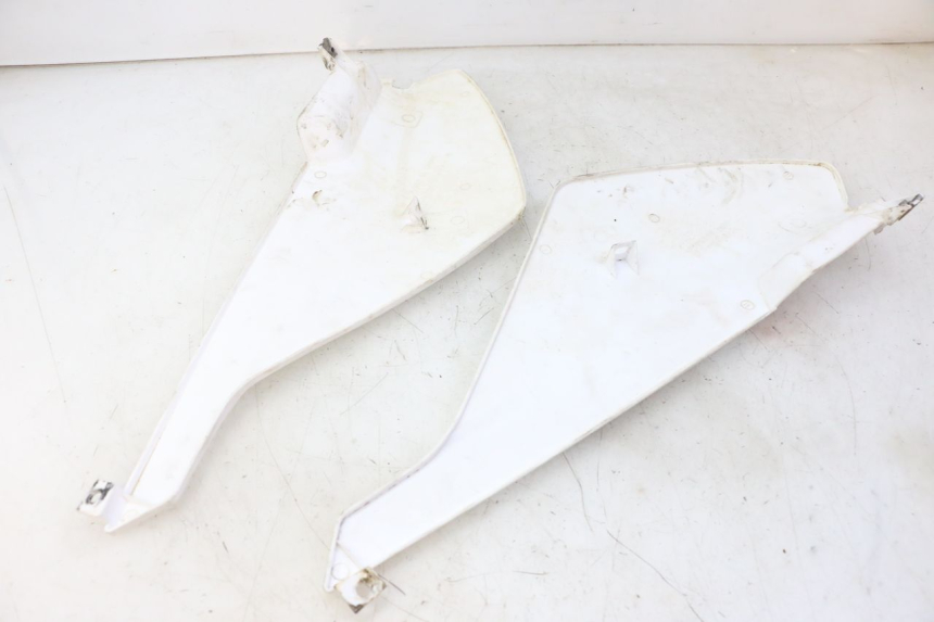 photo de CARENADO TRASERO DERBI SENDA SM DRD 50 (2008 - 2013) - Detalles de los puntos de fijación