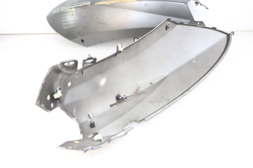 photo de CARENADO TRASERO PEUGEOT STREETZONE I 2T 50 (2018 - 2020) - Zoom sobre los componentes