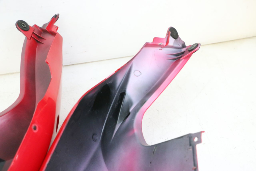 photo de CARENADO TRASERO SUZUKI SV S 650 (2003 - 2009) - Detalles de los puntos de fijación
