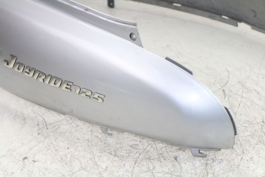 photo de CARENADO TRASERO SYM JOYRIDE 125 (2002 - 2009) - Primer plano de alta resolución