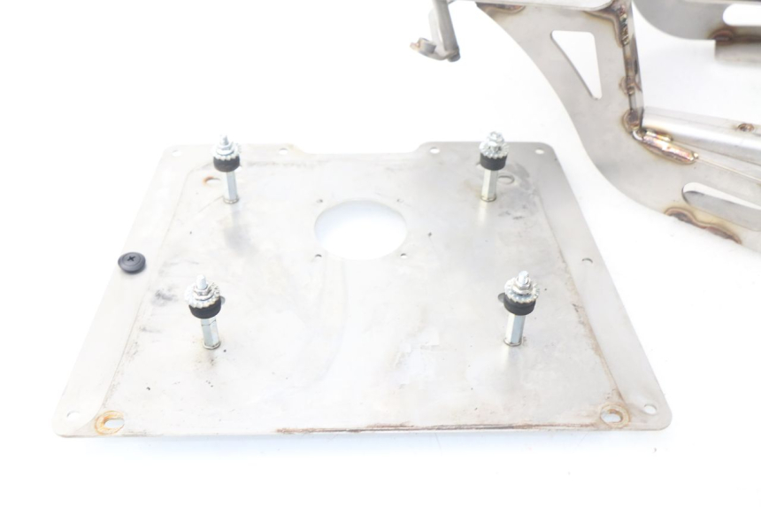 photo de CARENADO TRASERO YAMAHA TDM ABS 900 (2002 - 2014) - Zoom sobre los componentes