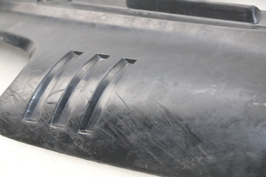 photo de CARENADO TRASERO YAMAHA TW 125 (1998 - 2002) - Primer plano técnico