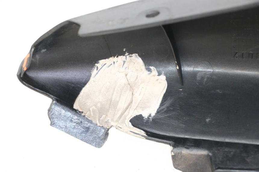 photo de CARENADO TRASERO YAMAHA FZS FAZER 600 (2001 - 2003) - Primer plano técnico