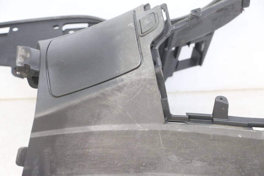 photo de TAPA DEPOSITO SUZUKI BURGMAN 125 (2007 - 2014) - Detalles de los puntos de fijación