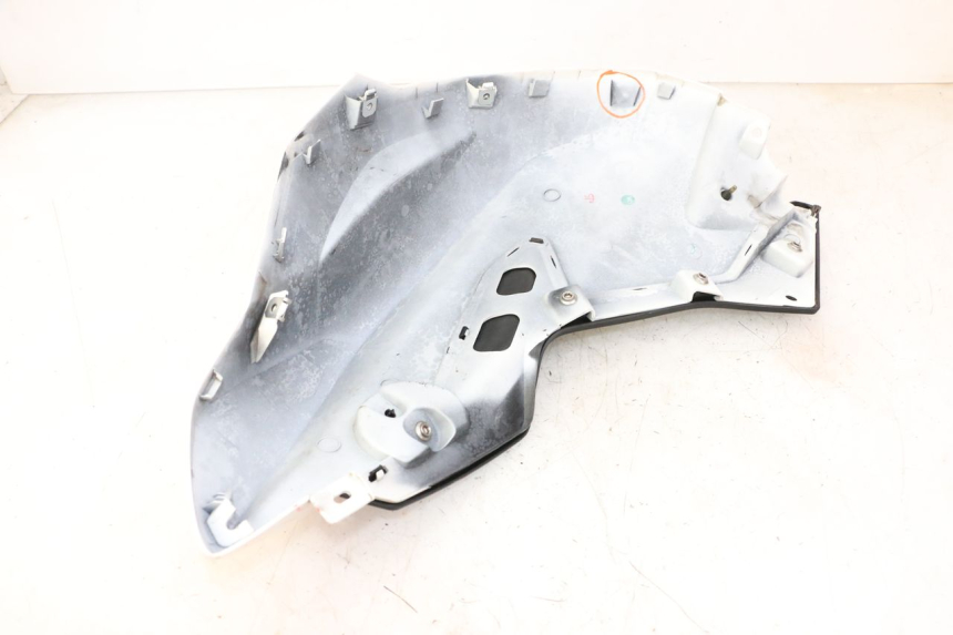 photo de TAPA DEPOSITO DERECHO BMW G310 R 310 (2016 - 2020) - Primer plano técnico