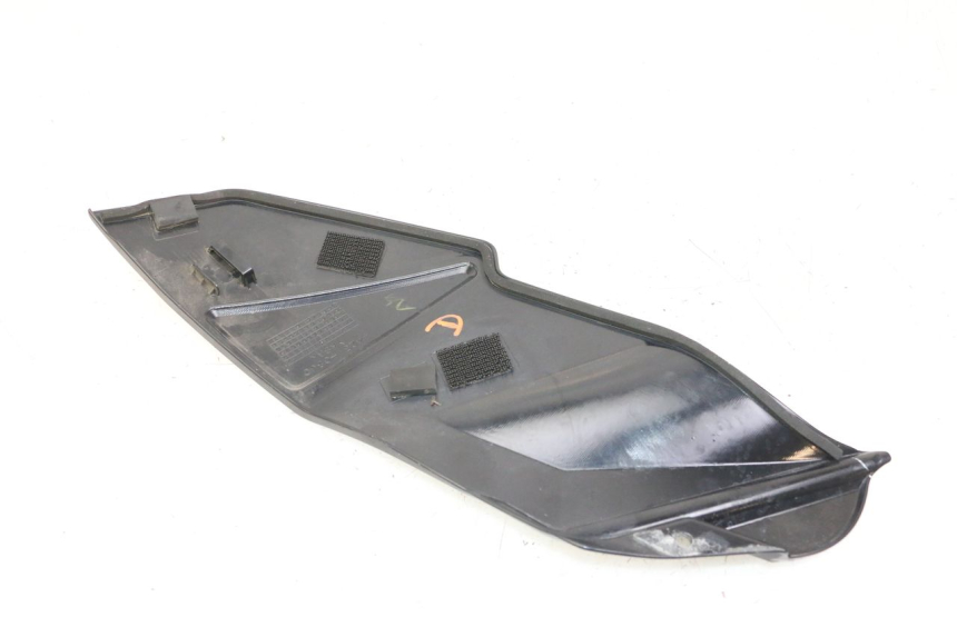 photo de CUBIERTA DE DEPÓSITO DERECHO SUZUKI GSR 750 (2011 - 2017) - Zoom estado de uso