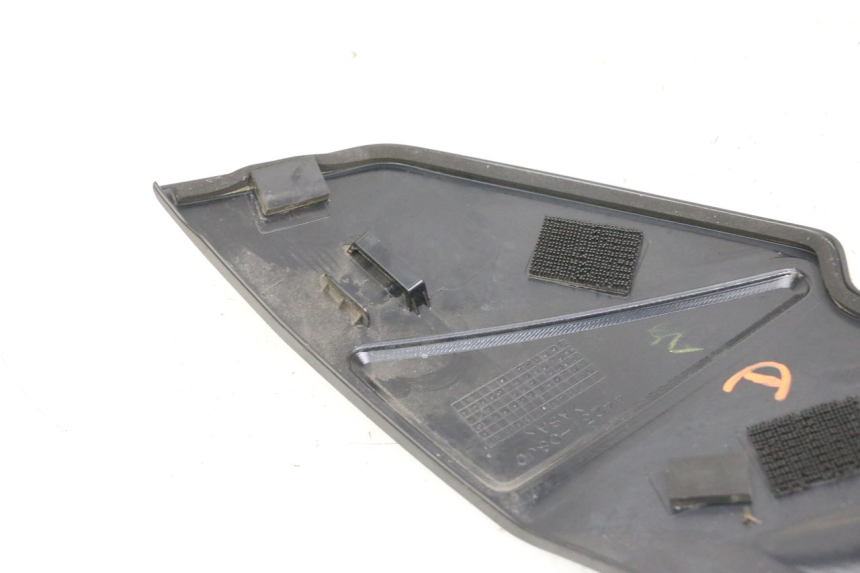 photo de CUBIERTA DE DEPÓSITO DERECHO SUZUKI GSR 750 (2011 - 2017) - Otra perspectiva