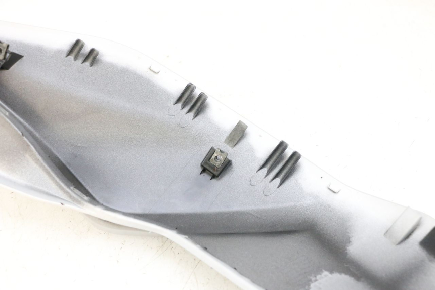 photo de TAPA DEPOSITO DERECHO YAMAHA MT-07 MT07 ABS 700 (2018 - 2020) - Primer plano técnico