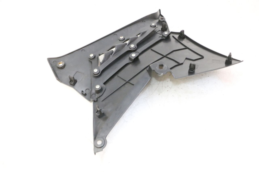 photo de TAPA DEPOSITO DERECHO MAG POWER R-STREET 50 (2016 - 2025) - Primer plano técnico