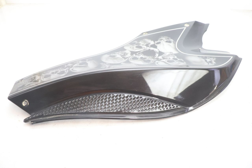 photo de TAPA DEPOSITO DERECHO CAN-AM SPYDER RS 1000 (2008 - 2012) - Primer plano técnico