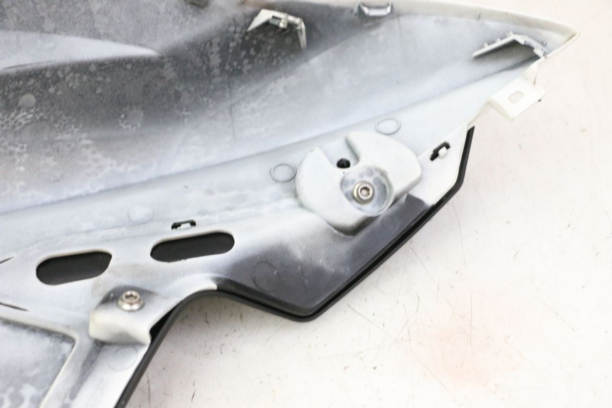 photo de TAPA DEPOSITO IZQUIERDO BMW G310 R 310 (2016 - 2020) - Primer plano técnico