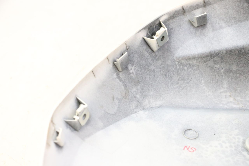 photo de TAPA DEPOSITO IZQUIERDO BMW G310 R 310 (2016 - 2020) - Detalles de los puntos de fijación