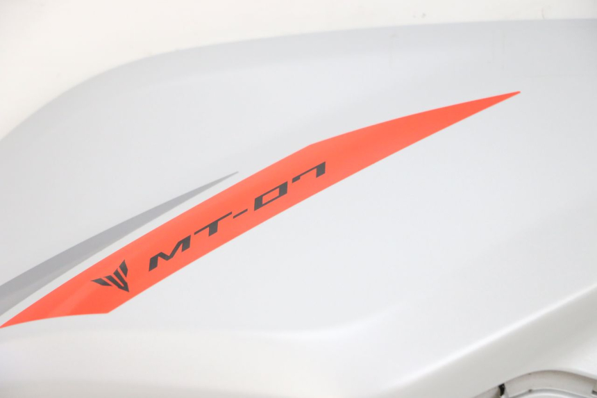 photo de TAPA DEPOSITO IZQUIERDO YAMAHA MT-07 MT07 ABS 700 (2018 - 2020) - Primer plano de alta resolución