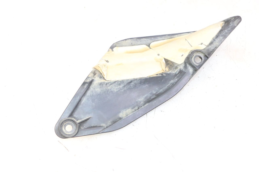 photo de TAPA DEPOSITO IZQUIERDO YAMAHA YFM GRIZZLY 550 (2008 - 2015) - Primer plano técnico