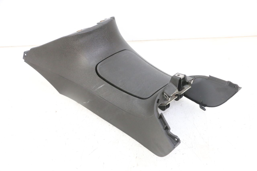 photo de TAPA DEPOSITO PIAGGIO IE MP3 YOURBAN 300 (2011 - 2016) - Primer plano técnico