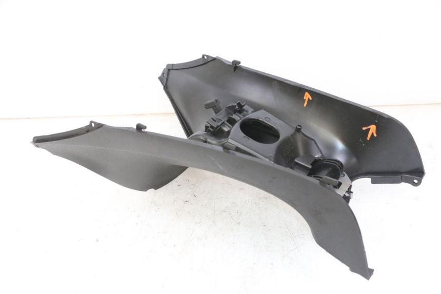 photo de TAPA DEPOSITO PIAGGIO IE MP3 YOURBAN 300 (2011 - 2016) - Detalles de los puntos de fijación