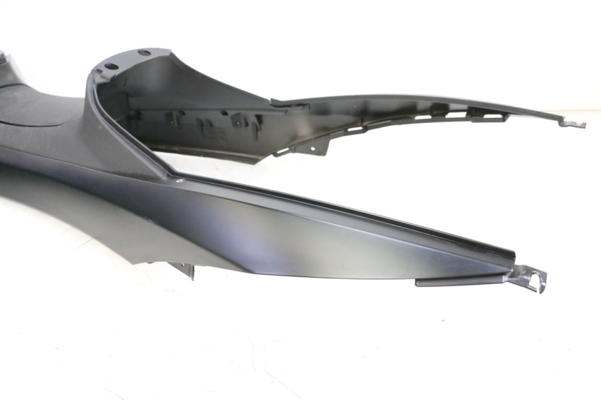 photo de TAPA DEPOSITO PIAGGIO MP3 HPE 350 (2018 - 2020) - Primer plano de alta resolución