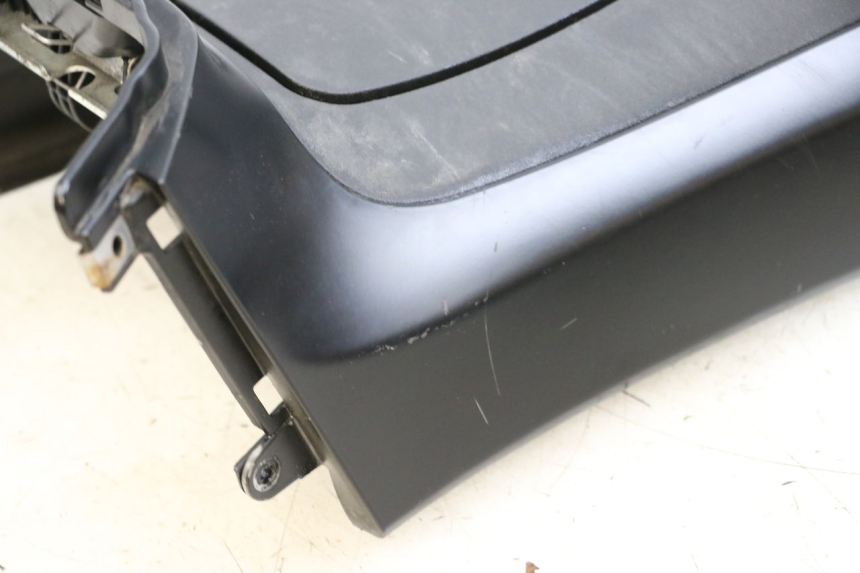 photo de TAPA DEPOSITO PIAGGIO MP3 HPE 350 (2018 - 2020) - Inspección visual detallada