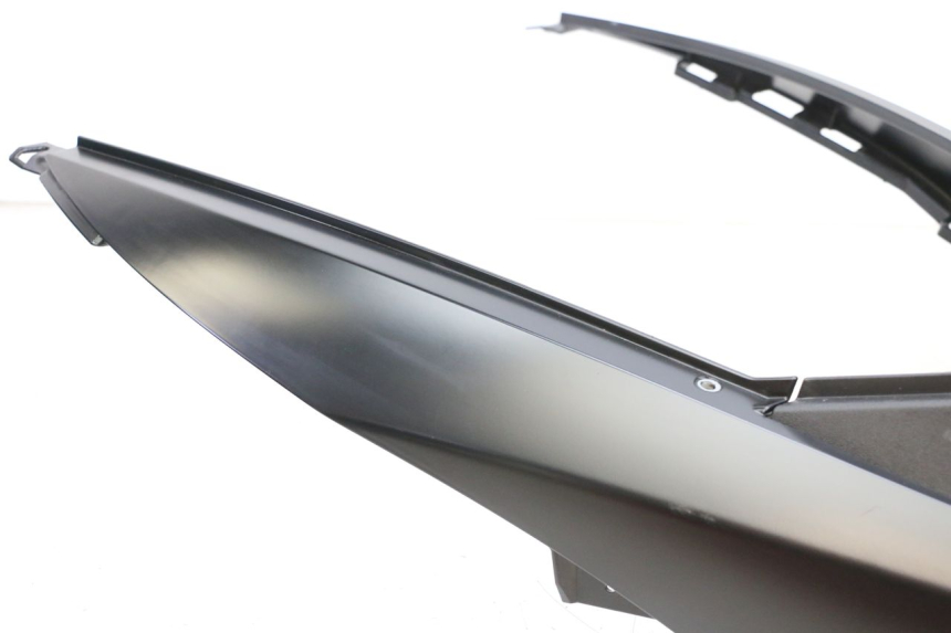 photo de TAPA DEPOSITO PIAGGIO MP3 HPE 350 (2018 - 2020) - Enfoque en la estructura