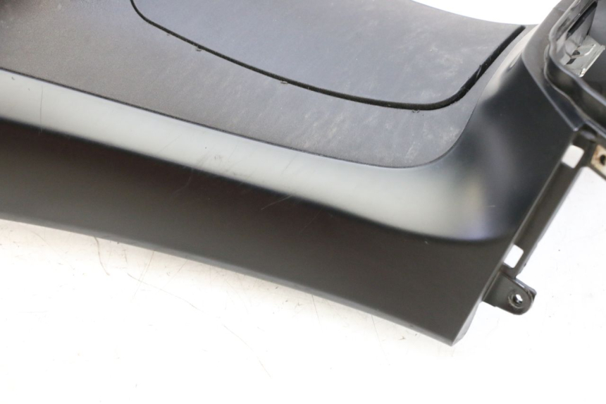 photo de TAPA DEPOSITO PIAGGIO MP3 HPE 350 (2018 - 2020) - Ángulo de visión alternativo