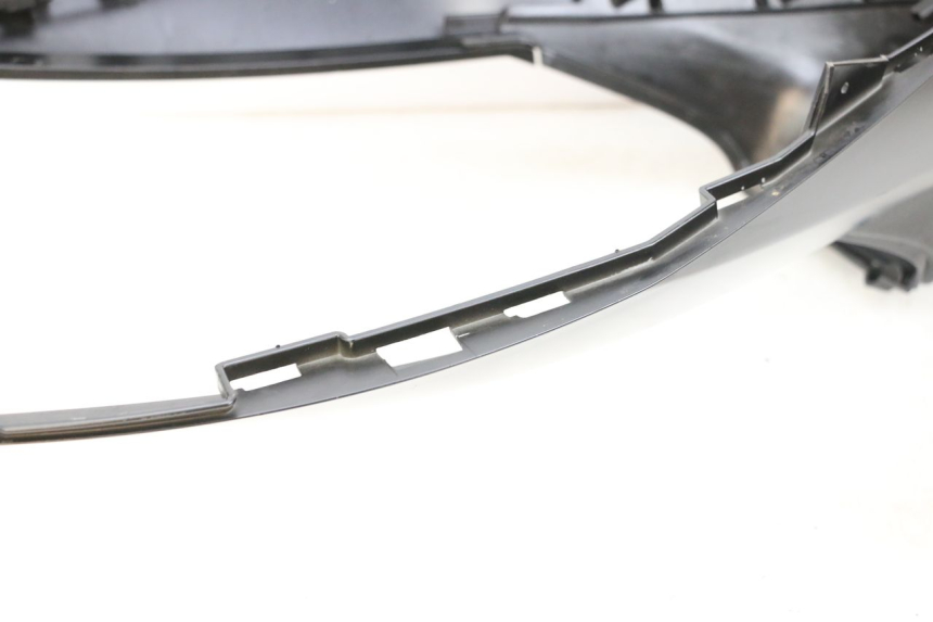 photo de TAPA DEPOSITO PIAGGIO MP3 HPE 350 (2018 - 2020) - Primer plano técnico