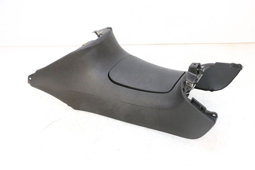 photo de TAPA DEPOSITO PIAGGIO MP3 HPE 300 (2019 - 2026) - Zoom sobre los componentes