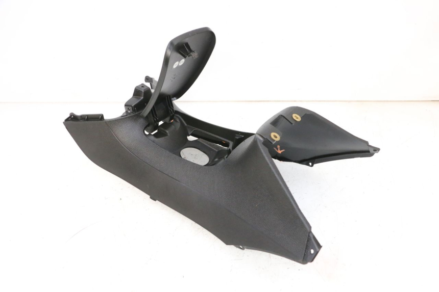 photo de TAPA DEPOSITO PIAGGIO MP3 HPE 300 (2019 - 2026) - Otra perspectiva