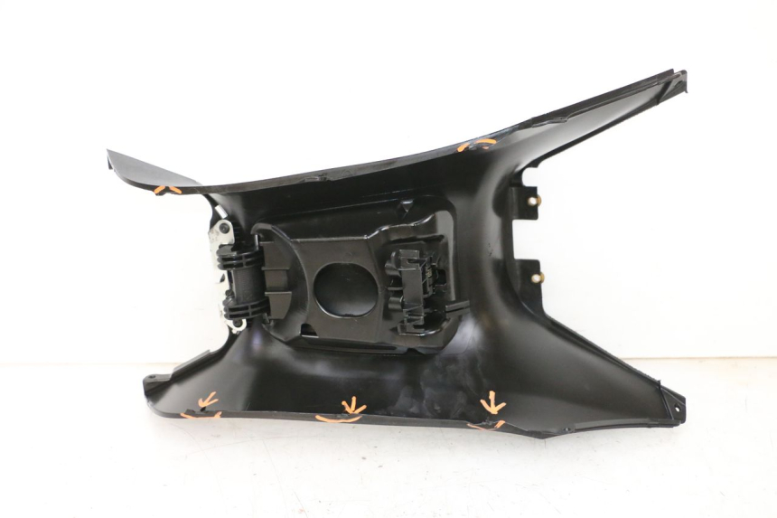 photo de TAPA DEPOSITO PIAGGIO MP3 HPE 300 (2019 - 2026) - Primer plano técnico