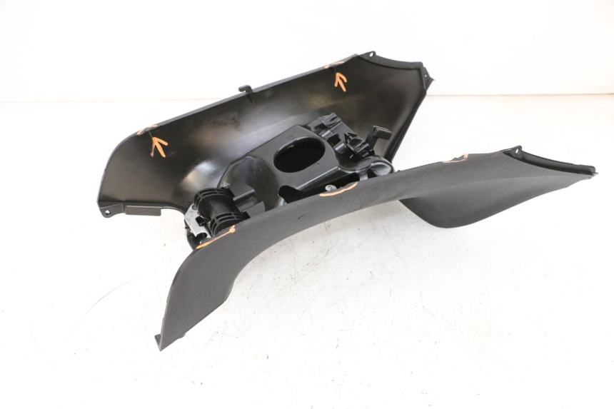 photo de TAPA DEPOSITO PIAGGIO MP3 HPE 300 (2019 - 2026) - Estado de la superficie y material