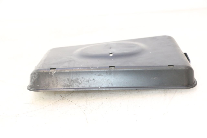 photo de TAPA DEPOSITO PIAGGIO MP3 HPE 530 (2022 - 2026) - Detalle de la pieza