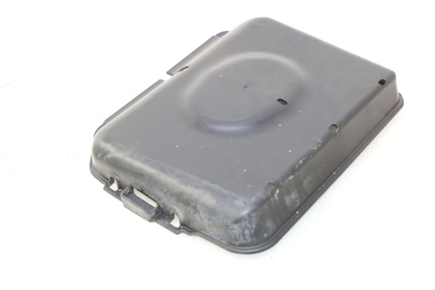 photo de TAPA DEPOSITO PIAGGIO MP3 HPE 530 (2022 - 2026) - Primer plano técnico