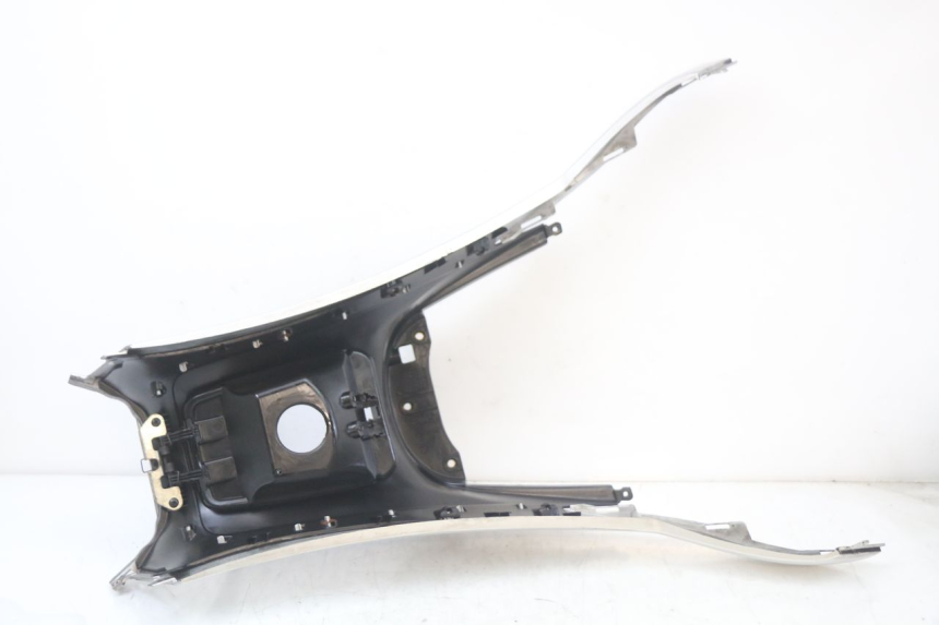 photo de TAPA DEPOSITO PIAGGIO MP3 LT 400 (2007 - 2012) - Estado de la superficie y material