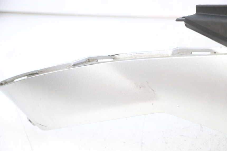 photo de TAPA DEPOSITO PIAGGIO MP3 LT 300 (2010 - 2016) - Enfoque en la estructura